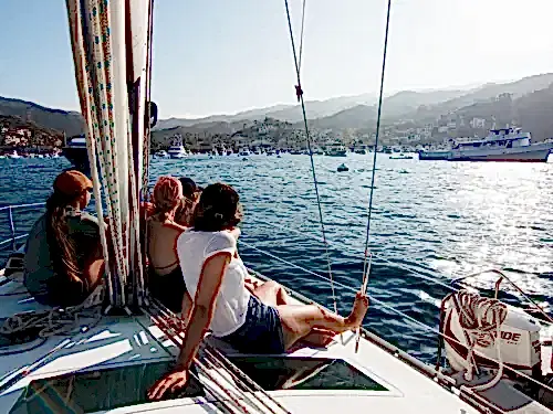 Lüks Bir Deniz Macerası: Yatta Şampanya Eşliğinde Gün Batımı Turu